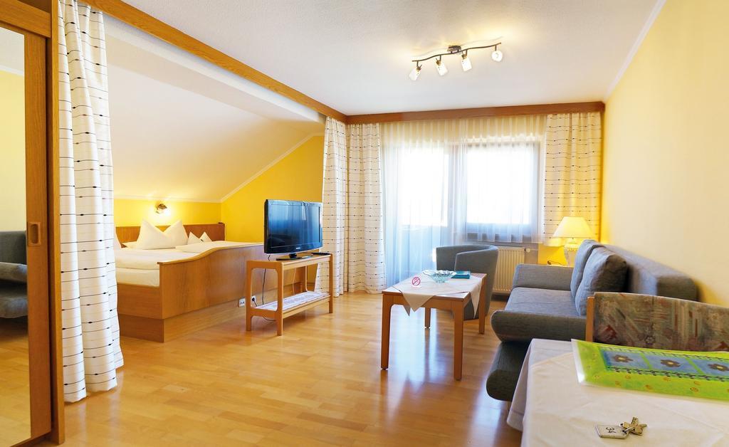 Haus Renate Bad Fussing Room photo