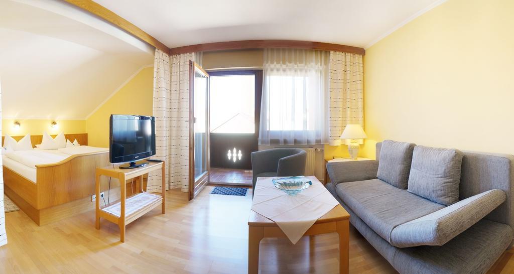 Haus Renate Bad Fussing Room photo